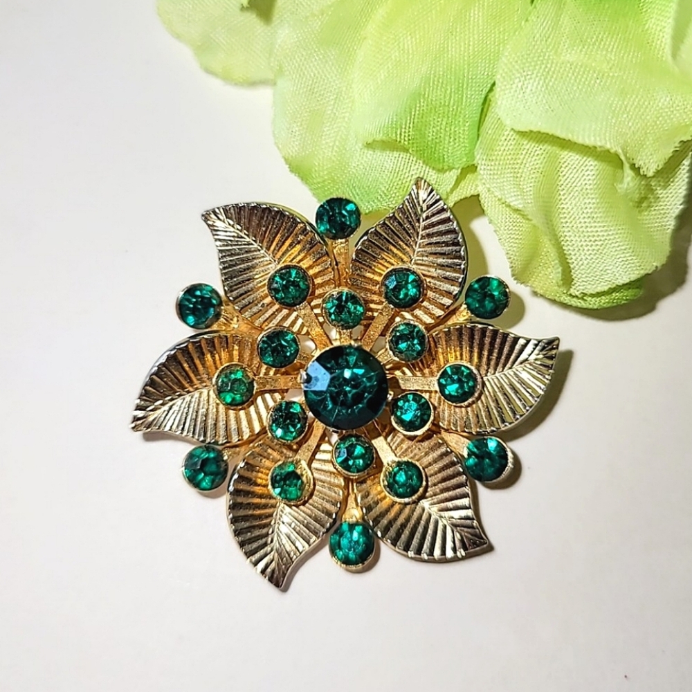 CORO LEAF WREATH GREEN RHINESTONE CRYSTAL PIN BROOCH